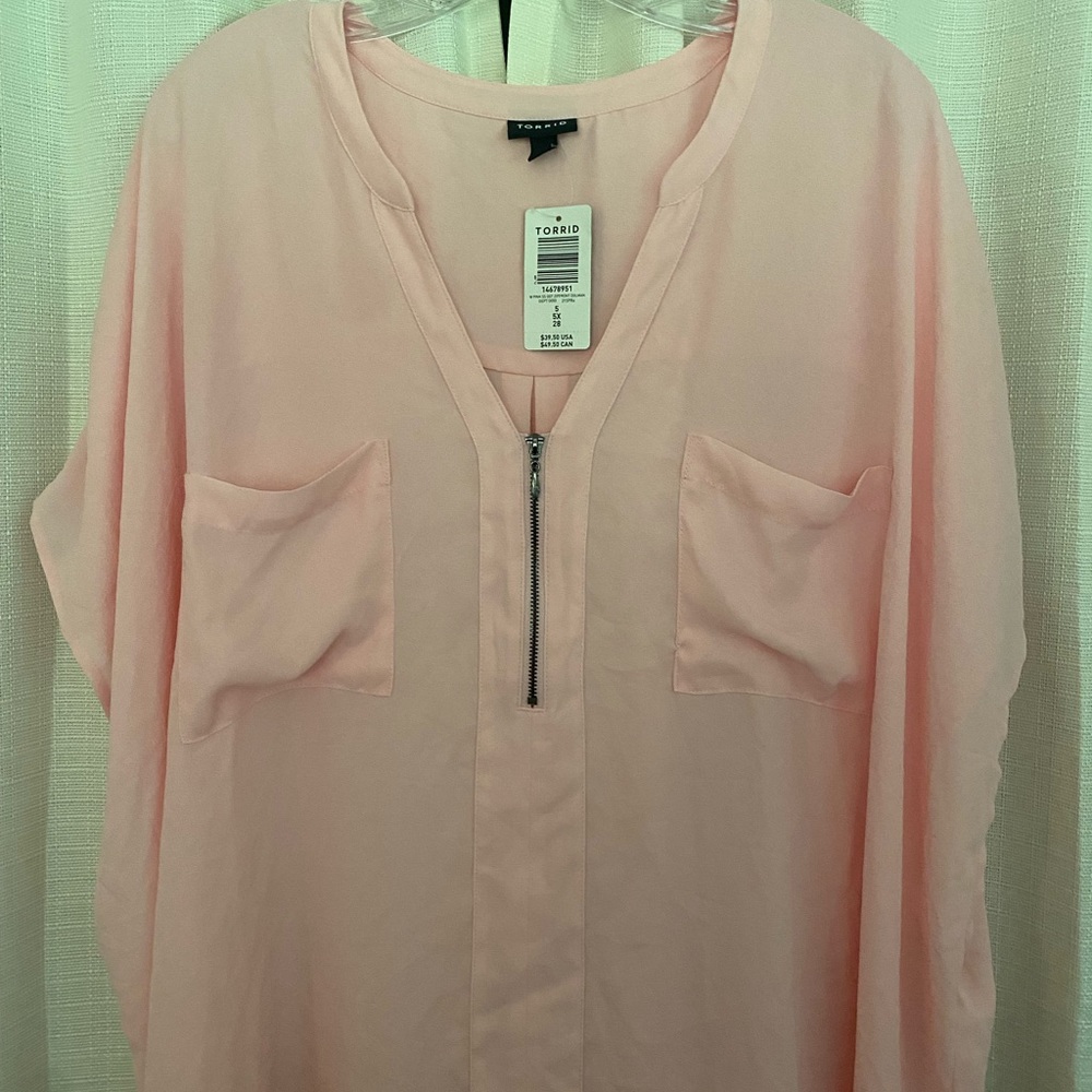 Torrid light pink zip top.